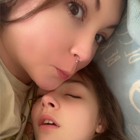 Meet your Posher, Lauren - Picture 2 of 2